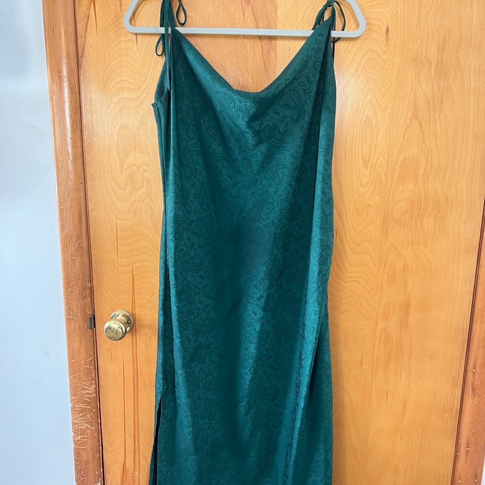 Elegant Green Paisley Maxi Dress